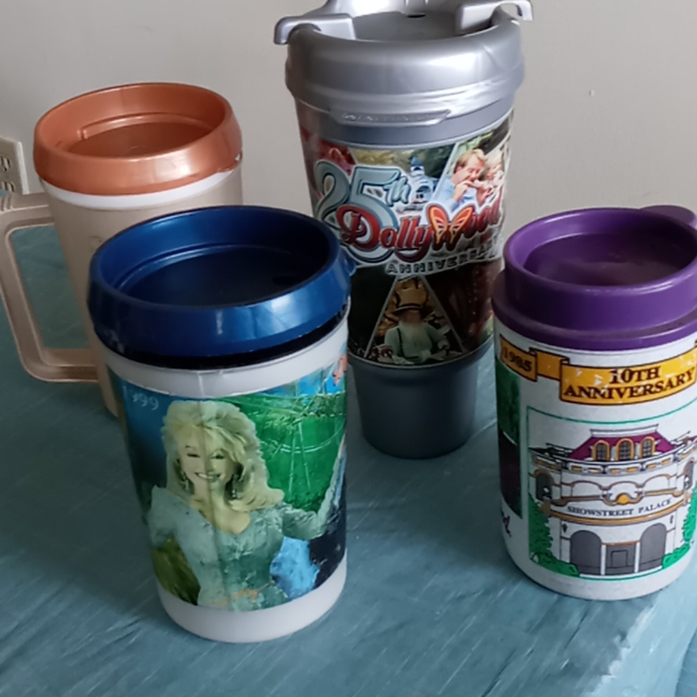 Set of 4 Dollywood collectible mugs